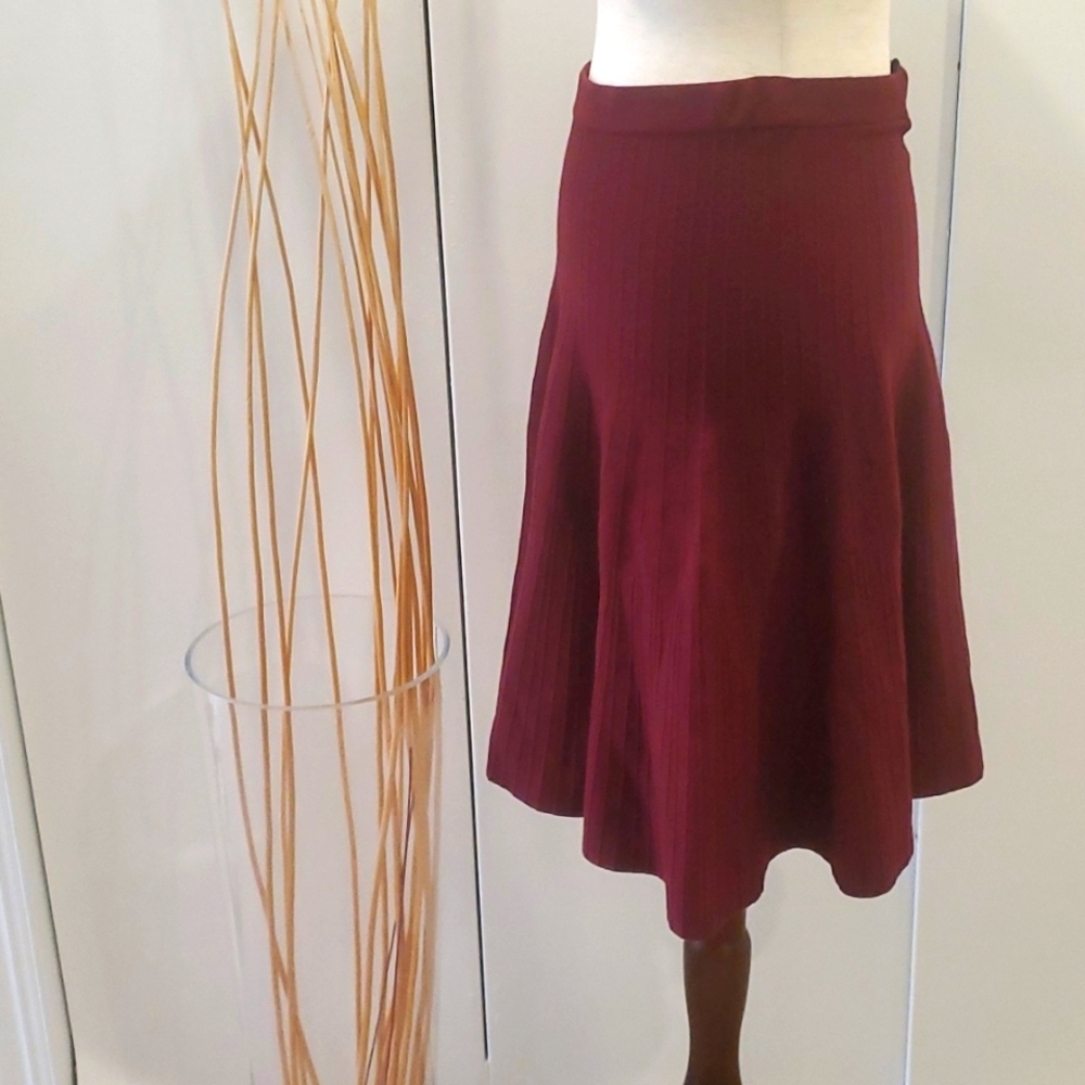 Chelsea and Theodore Burgundy Ribbed, Pleat Knit A-line Midi Skirt Size M - Picture 2 of 5